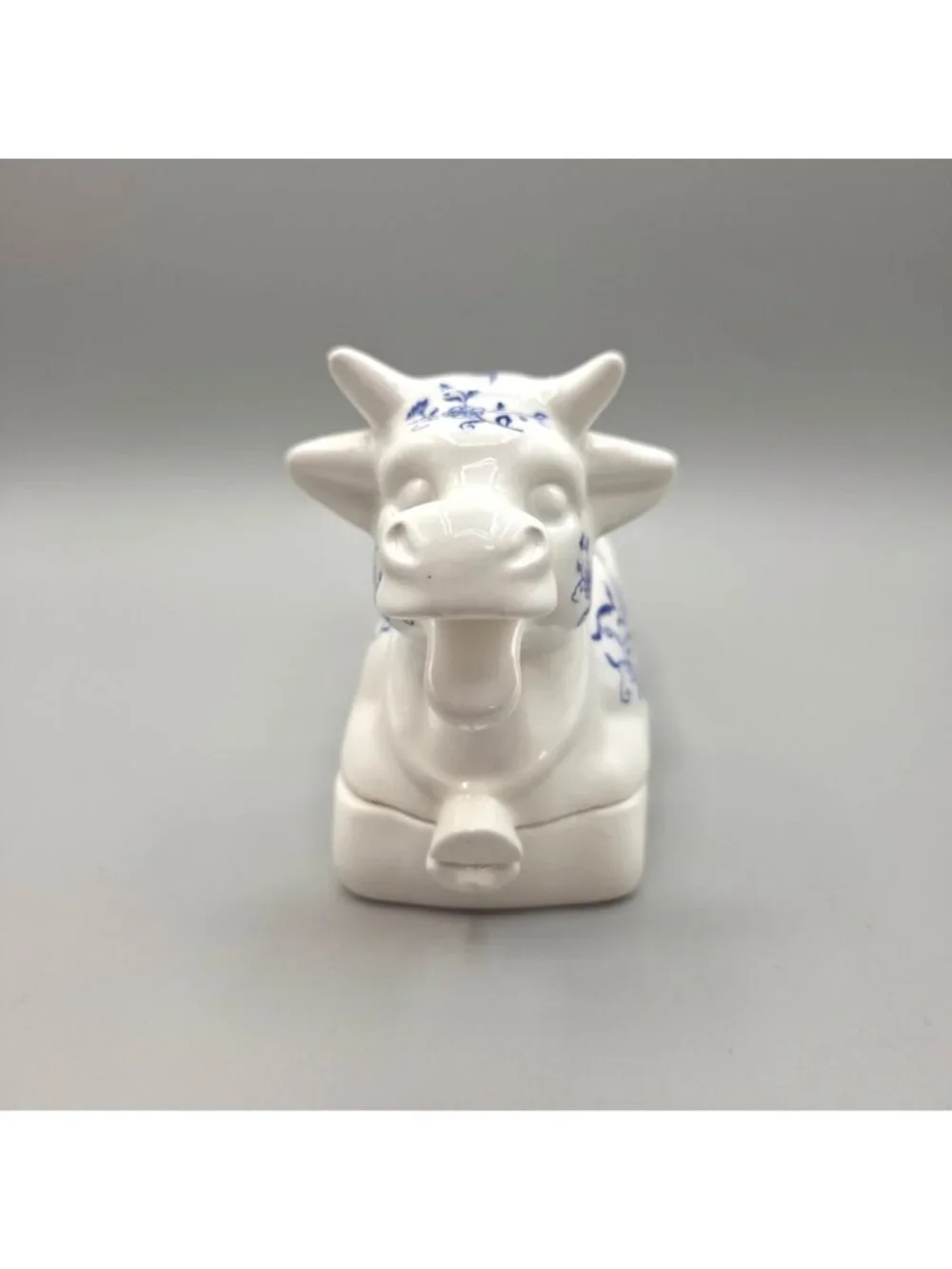 Vintage Art Line Japan Blue Onion Cow Butter Dish Covered Ceramic